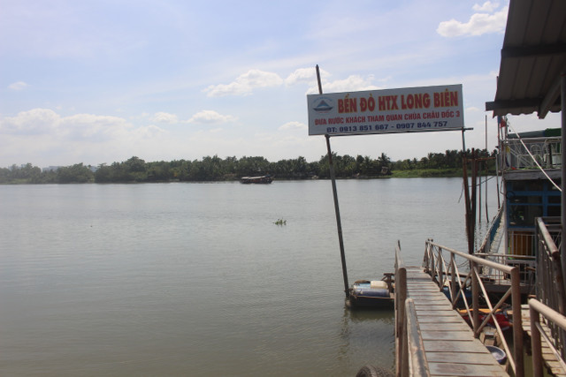Chua Phuoc Long vang khach sau su co lat thuyen tren song Dong Nai