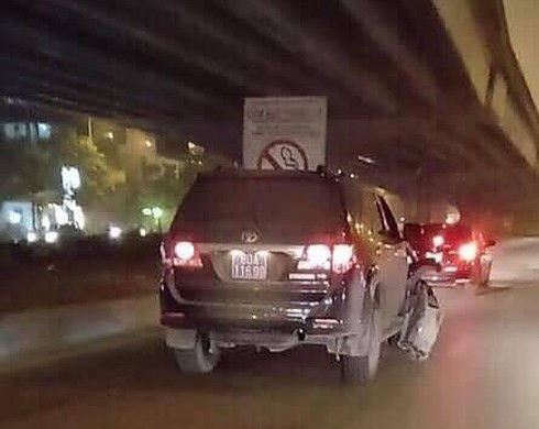 Xe biển xanh gây tai nạn chạy trốn thuộc một đơn vị của Bộ Công an Xe bien xanh gay tai nan chay tron thuoc mot don vi cua Bo Cong an