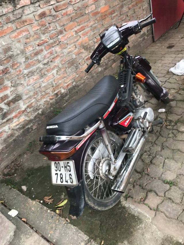 Thanh niên xăm trổ sinh năm 1999 đâm trọng thương CSGT - Hình 3 Thanh nien xam tro sinh nam 1999 dam trong thuong CSGT-Hinh-3