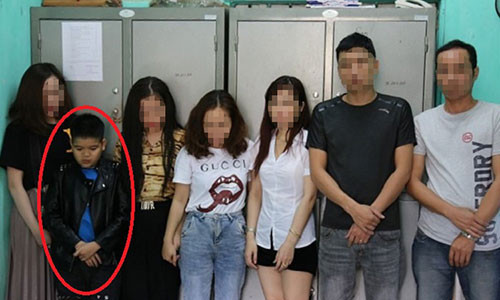 Ngán ngẩm cảnh sao Việt dùng chiêu trò tai tiếng mong nổi tiếng - Hình 2 Ngan ngam canh sao Viet dung chieu tro tai tieng mong noi tieng-Hinh-2