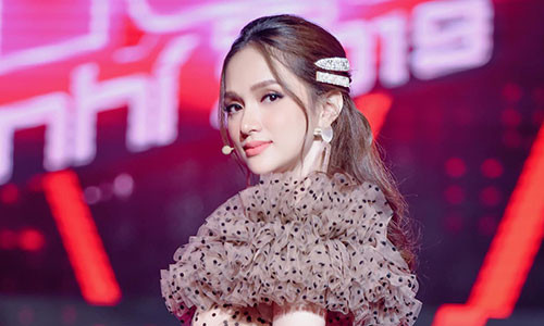 Chuyện Hương Giang Idol ngồi ghế nóng The Voice Kids 2019: Nên hay không? Chuyen Huong Giang Idol ngoi ghe nong The Voice Kids 2019: Nen hay khong?