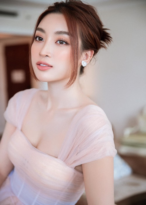 Nhan sắc hoa hậu Đỗ Mỹ Linh qua thời gian Nhan sac hoa hau Do My Linh qua thoi gian