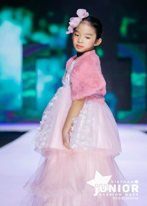 Con gái Xuân Lan xuất thần khi làm mẫu nhí - Hình 12 Con gai Xuan Lan xuat than khi lam mau nhi-Hinh-12
