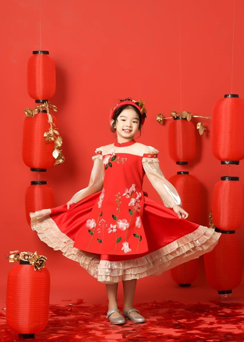 Con gái Xuân Lan xuất thần khi làm mẫu nhí - Hình 6 Con gai Xuan Lan xuat than khi lam mau nhi-Hinh-6
