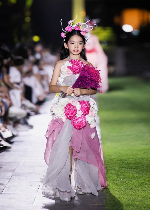 Con gái Xuân Lan xuất thần khi làm mẫu nhí - Hình 11 Con gai Xuan Lan xuat than khi lam mau nhi-Hinh-11