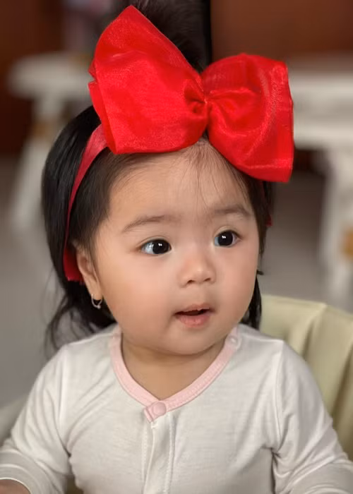 Ngam 3 co con gai cuc de thuong cua Van Trang va chong Viet kieu-Hinh-6