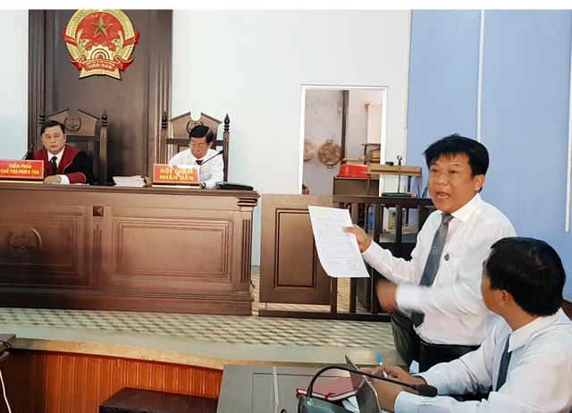 Chủ tọa bệnh đột xuất, không thể tuyên án tại phiên tòa 'kỳ lạ' - Hình 2 Chu toa benh dot xuat, khong the tuyen an tai phien toa 'ky la'-Hinh-2