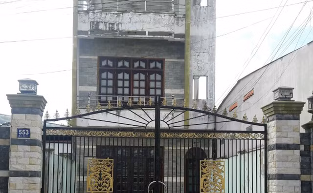 Ngan hang yeu cau ban nha cua chu doanh nghiep Vi Xuyen