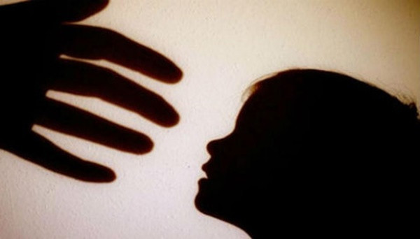 Nghi vấn bé gái bán vé số bị cưỡng hiếp gần đường vào sân bay Phú Quốc Nghi van be gai ban ve so bi cuong hiep gan duong vao san bay Phu Quoc