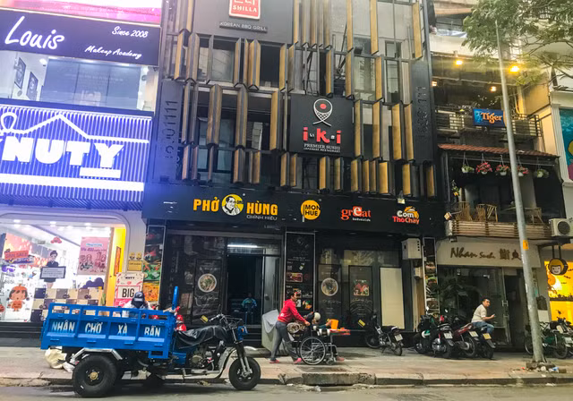 Can canh nhech nhac cua chuoi nha hang Mon Hue bi thao do bien hieu-Hinh-4