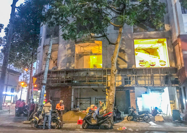 Can canh nhech nhac cua chuoi nha hang Mon Hue bi thao do bien hieu-Hinh-8