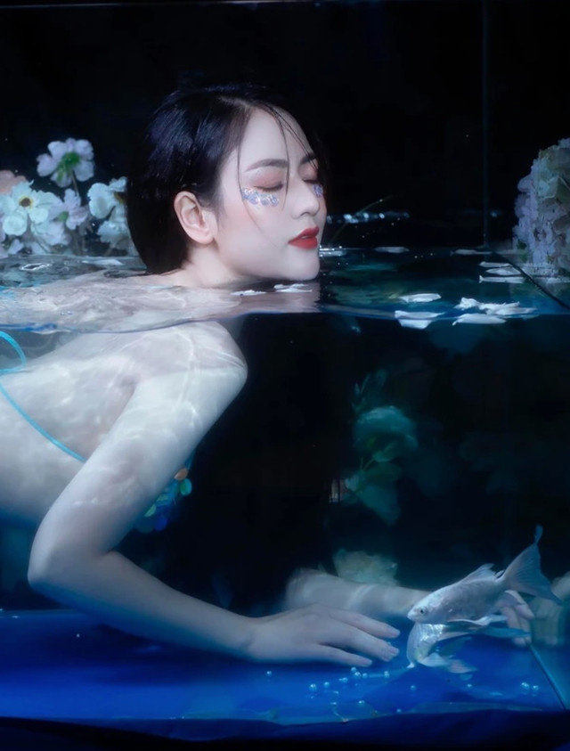 Mỹ nhân phim VTV có cảnh nóng màn ảnh gây chú ý, ngoài đời ăn diện khác hẳn trên phim ảnh 4 Mỹ nhân phim VTV có cảnh nóng màn ảnh gây chú ý, ngoài đời ăn diện khác hẳn trên phim ảnh 4