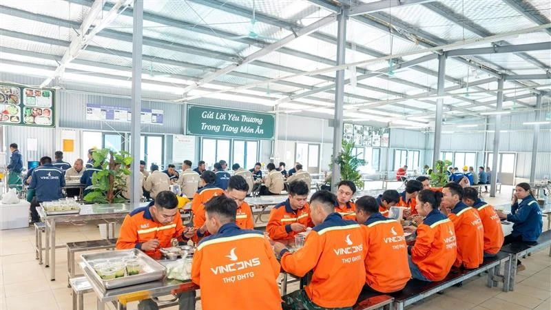 Chiến lược đằng sau kế hoạch tuyển dụng 100.000 công nhân cơ hữu của VinCons