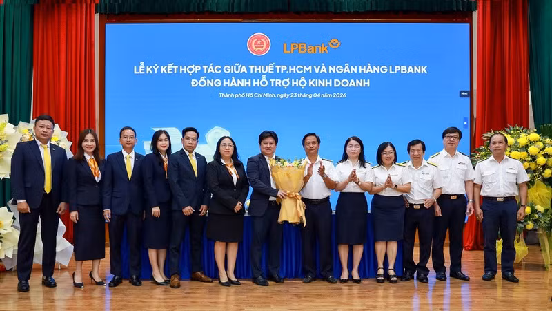 LPBank ký kết hợp tác với Thuế TP.HCM, thúc đẩy chuyển đổi số hộ kinh doanh và cá nhân kinh doanh