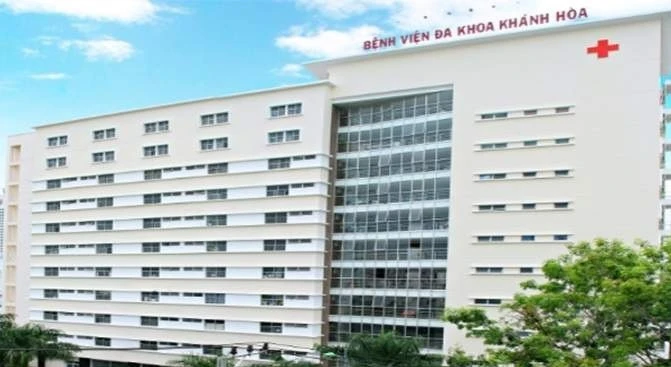 Người đàn ông rơi từ tầng 7 Bệnh viện Đa khoa Khánh Hoà