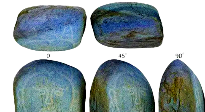 Các nhà khảo cổ học tin rằng, phiến đá này có thể là biểu tượng cho vai trò tâm linh hoặc xã hội của phụ nữ trong xã hội Turkic thời kỳ đầu, trong khi đầu ba sừng có thể tượng trưng cho quyền lực hoặc thần thánh trong các nghi lễ. Ảnh: @Viện Nghiên Cứu Thổ Nhĩ Kỳ Và Altaistics.