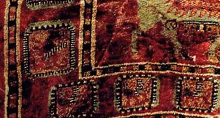 Những họa tiết này gợi nhớ đến những họa tiết từng được tìm thấy trong các tấm thảm thời Turkmenistan và Seljuk sau này, cũng như các tấm thảm kilim Thổ Nhĩ Kỳ hiện đại. Ảnh: @archaeologyart.