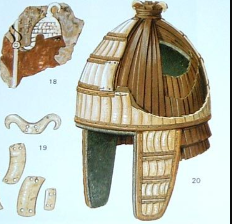 Mô tả về mũ bảo hiểm ngà lợn rừng cũng từng xuất hiện trong chương mười của sử thi Iliad của Homer, khi Odysseus được trang bị vũ khí cho một cuộc đột kích ban đêm chống lại người Trojan. Ảnh: @Bảo tàng Khảo cổ học Pylos.
