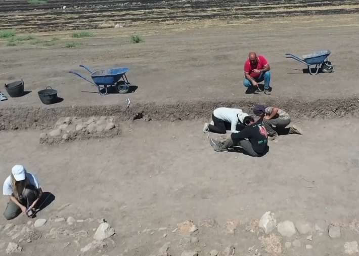 Đó là một ngôi mộ ước tính có niên đại khoảng 7.600 năm tuổi, thuộc Thời Kỳ Đồ Đá Mới. Ảnh: @Đại học Hacettepe.