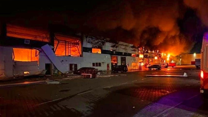 Trước đó, Oreshnik từng được cho là đã được Nga thử nghiệm trong một cuộc tấn công vào thành phố Dnipro vào tháng 11/2024. Tuy nhiên, thiệt hại hạn chế khiến nhiều chuyên gia khi đó đánh giá đây chủ yếu là một cuộc trình diễn năng lực, trong khi tuyên bố mới nhất cho thấy Moscow coi hệ thống này đã sẵn sàng cho tác chiến thực sự.