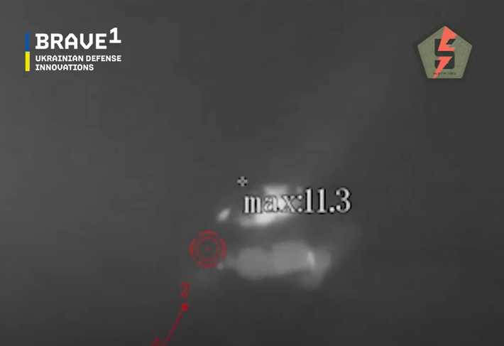 Loại xe MT-LB từ thời Liên Xô cũ này vẫn được lực lượng Nga sử dụng rộng rãi, được dùng để tiến lên phía trước dưới sự hỗ trợ của các đội tấn công bọc thép và bộ binh. Ảnh: @FedorovMykhailo.