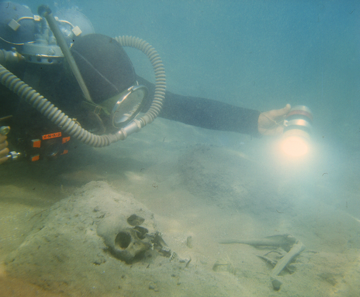 Trước đây, tại khu phức hợp Toru-Aygyr ở phía tây bắc của hồ, các nhà khảo cổ đã phát hiện ra một nghĩa trang Thời Trung Cổ, các công trình bằng gạch nung và nhiều đồ gốm. Ảnh: @Viện Hàn lâm Khoa học Kyrgyzstan.