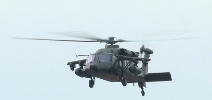 Theo Zhu Minfeng, phó giám đốc thiết kế tại Viện Nghiên cứu và Phát triển Trực thăng Trung Quốc, Z-20T được thiết kế để thực hiện các hoạt động vận tải cũng như tấn công và hỗ trợ ở nhiều địa hình khác nhau, bao gồm vùng núi hiểm trở, vùng rừng rậm và cả môi trường thành phố. Ảnh: @AVIC.