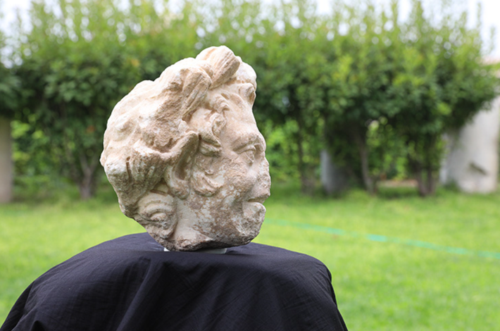 Các kỹ thuật thăm dò, phân tích khảo cổ học chuyên sâu cho thấy, đó là đầu tượng một vị thần nổi tiếng trong thần thoại của Thổ Nhĩ Kỳ. Ảnh: @Đại học Izmir Katip Çelebi.