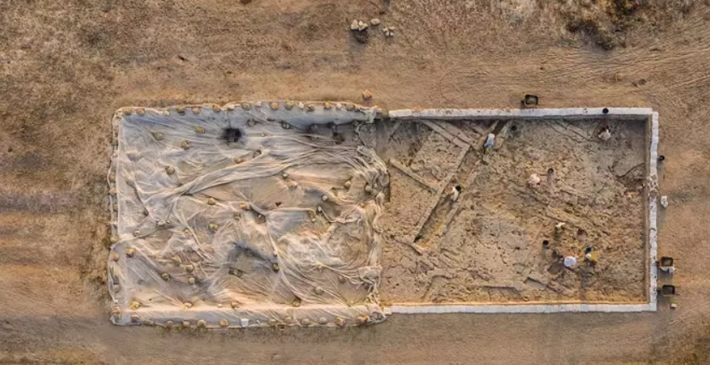 Gần đây, khi tiến hành khai quật tại Canhasan, các chuyên gia đến từ Nhóm khai quật khảo cổ Canhasan bất ngờ tìm thấy một hiện vật lạ. Ảnh: @Nhóm khai quật khảo cổ Canhasan.