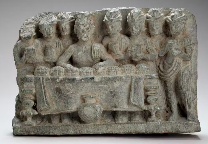 Những phần khác của cuốn sách kể lại cách mà nền văn hóa thần thoại Hy Lạp tưởng tượng ra những người hầu robot và một thiếu nữ nhân tạo xinh đẹp, nhưng gian dối được lập trình để gây ra thảm họa cho loài người. Tên cô ấy là Pandora. Ảnh: @ The Conversation.