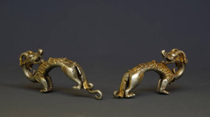 Nhưng điều gây sốc các chuyên gia đó là hai bức tượng rồng cổ. Ảnh: @Tiến sĩ Lan Wanli.