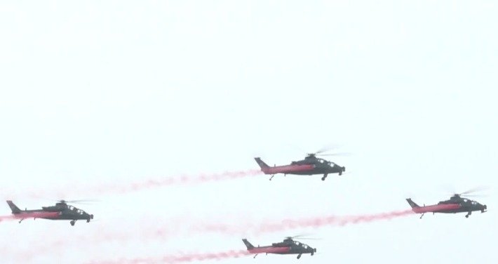 Thực ra, Z-20T ra mắt sau lần đầu tiên xuất hiện trước công chúng trong cuộc duyệt binh quân sự vào ngày 3 tháng 9, nơi nó thu hút sự chú ý của toàn cầu, vì trực thăng tấn công Z-20T này kết hợp khả năng vận tải hàng không và tấn công trên cùng một nền tảng duy nhất. Ảnh: @AVIC.