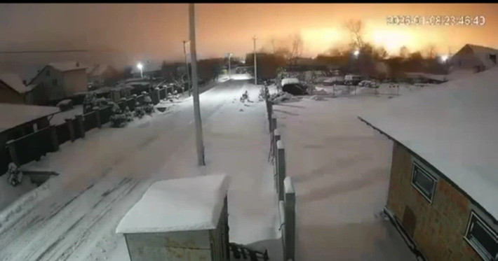 Ngày 9/1/2026, Bộ Quốc phòng Nga thông báo, lực lượng vũ trang nước này đã tiến hành một cuộc tấn công sâu vào lãnh thổ Ukraine bằng các loại vũ khí tầm xa, chính xác cao. Đáng chú ý, Nga tuyên bố đã sử dụng tên lửa đạn đạo tầm trung Oreshnik, đánh dấu lần đầu tiên hệ thống này được công khai xác nhận tham chiến.