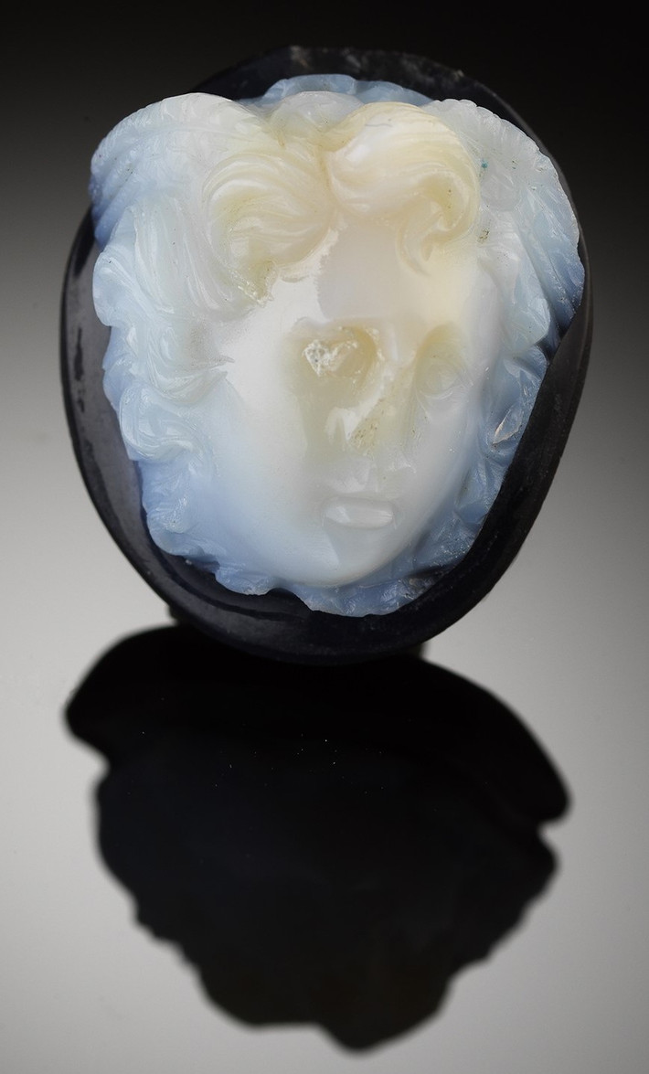 Viên đá ngọc nhỏ nhắn này vẫn còn quá lớn để có thể làm nhẫn hoặc hoa tai. Ảnh: @Bảo tàng Lâu đài Linz.