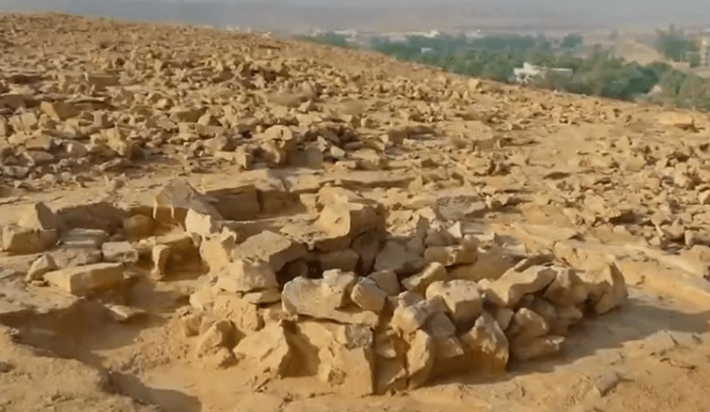 Các nhà khảo cổ học ở Ả Rập Xê Út đã phát hiện ra những công cụ bằng đá cổ đại được cho là có niên đại lên đến 50.000 năm trong một cuộc khai quật quy mô lớn tại thị trấn Al Quraynah, nằm ở phía tây bắc Riyadh. Ảnh: @Ủy ban Di sản quốc gia Ả Rập Xê Út.