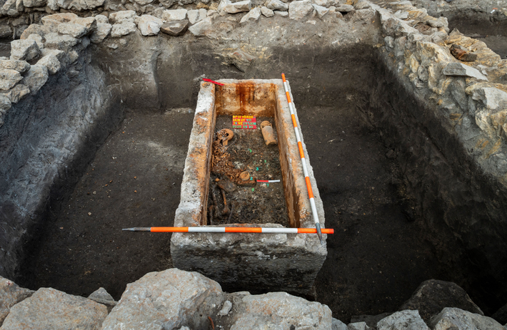 Đó là chiếc quan tài đá vôi khổng lồ, ước tính có niên đại khoảng thế kỷ thứ 4 Sau Công Nguyên. Ảnh: @Bảo tàng Lịch sử Budapest.