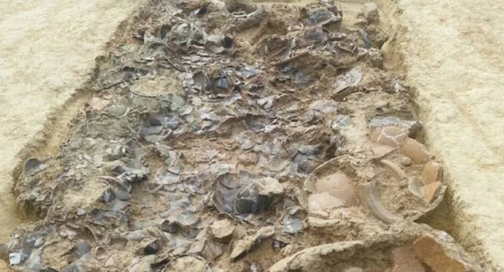 Hơn nữa, một số đồ vật trong ngôi mộ có nguồn gốc từ người Etruscan, cho thấy người Piceni đã tích cực giao thương với các xã hội khác. Ảnh: @Đại học Bologna.