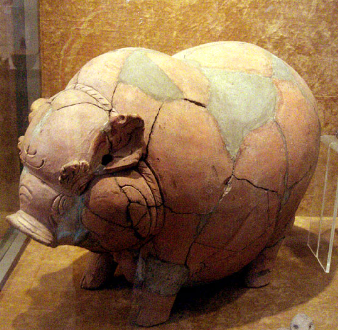 Đó là một con heo đất bị nứt làm bằng gốm, ước tính có niên đại khoảng từ thế kỷ thứ 7 đến thế kỷ thứ 9 Sau Công Nguyên. Ảnh: @Cơ Quan Cổ Vật Israel.