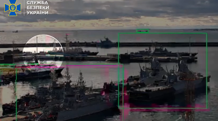 Các quan chức Ukraine cho biết, tàu ngầm Project 636.3 lớp Varshavyanka này mang theo bốn bệ phóng tên lửa hành trình Kalibr, nhấn mạnh tầm quan trọng chiến lược tấn công mục tiêu của Nga. Ảnh: @Служба безпеки України.