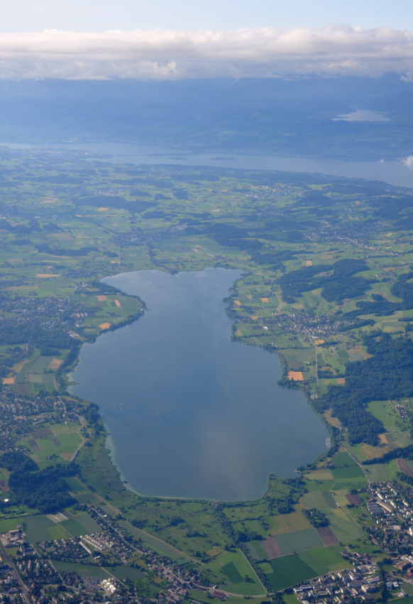 Không chỉ vậy, các thợ lặn cũng vô tình trục vớt được vật thể lạ cổ xưa nằm dưới đáy hồ này. Ảnh: @hãng tin SDA-ATS.