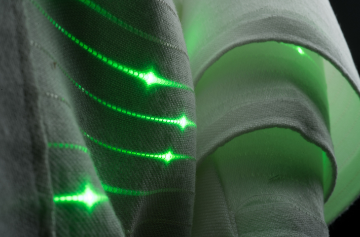 Những nhà khoa học và kỹ sư đó đang nghĩ về những cách mới để làm cho quần áo trở nên an toàn hơn, nhiều tiện lợi hơn và thông minh hơn, đáp ứng được nhu cầu ngày càng cao của con người. Ảnh: @MIT.