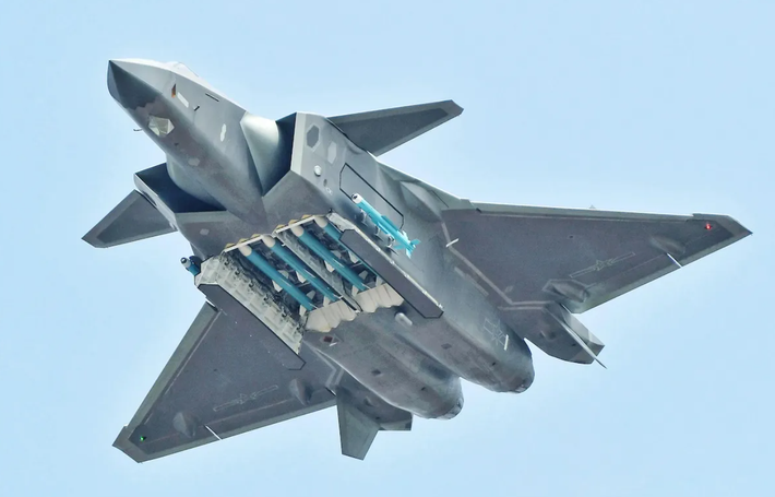 Theo thông tin mới được công bố, có thể thấy rằng, J-20A được coi là phiên bản cải tiến của mẫu máy bay chiến đấu tàng hình J-20 tiêu chuẩn. Ảnh: @ 19FortyFive.