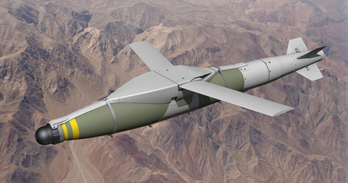 Trong khi đó, GBU‑62 JDAM‑ER vốn là bom Mk‑82 được trang bị bộ đuôi dẫn đường GPS/INS cùng cánh lượn mở rộng, cho phép đánh trúng các mục tiêu cố định ở cự ly 70 - 80 km. Nhờ đó, MiG‑29 có thể tung đòn từ ngoài lớp phòng không dày đặc mà vẫn duy trì độ chính xác chỉ sai lệch vài mét.