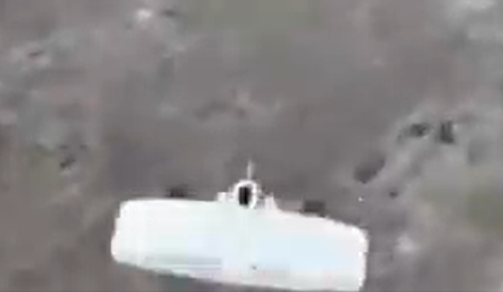 Cấu hình này được gọi trong kỹ thuật hàng không vũ trụ là cánh kín hoặc cánh hình khuyên, có thể giúp tăng cường đặc tính nâng trong khi giảm sải cánh, từ đó giúp cải thiện tính di động và có khả năng mở rộng phạm vi hoạt động. Ảnh: @Serhiy Beskrestnov.