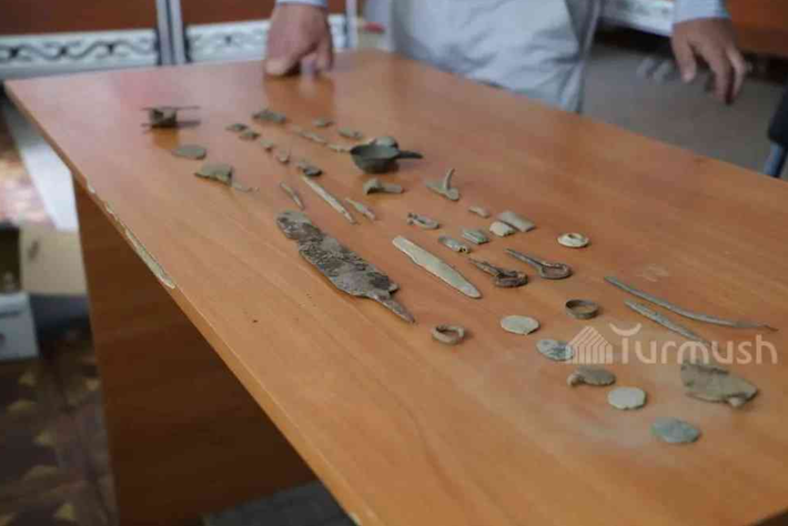 Điển hình là ba anh em nhà Muratbekov này đã tặng khoảng 250 hiện vật lịch sử cho các bảo tàng trên khắp đất nước Kyrgyzstan. Ảnh: @Turmush.