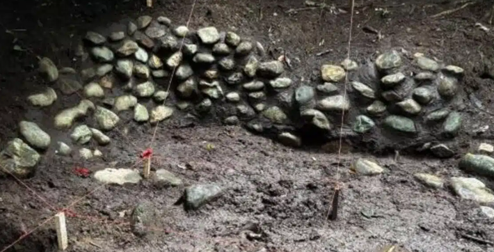 Các nhà khảo cổ học cho rằng, quần thể tàn tích công trình này thuộc về nền văn hóa Yumbo, một xã hội được biết đến là đã sinh sống ở vùng Tây Bắc dãy Andes trước khi người Tây Ban Nha đặt chân đến. Ảnh: @Viện Di sản Đô thị Ecuador.