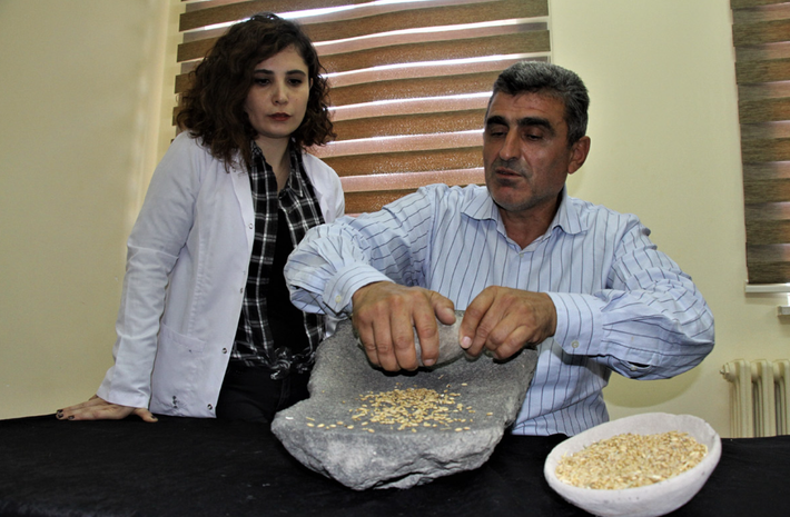 Việc mảnh đá bị mòn chứng tỏ nó đã từng được sử dụng rất nhiều. Ảnh: @Đại học Van Yüzüncü Yıl.