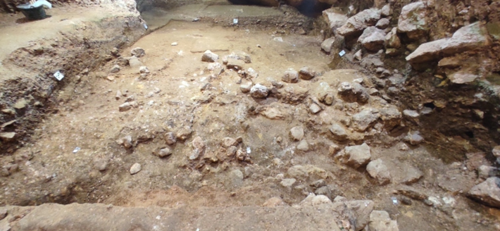 Hang động này được ước tính có niên đại từ 1,1 triệu đến 1,4 triệu năm tuổi. Ảnh: @Trung tâm Nghiên cứu Quốc gia về Tiến hóa Loài người.