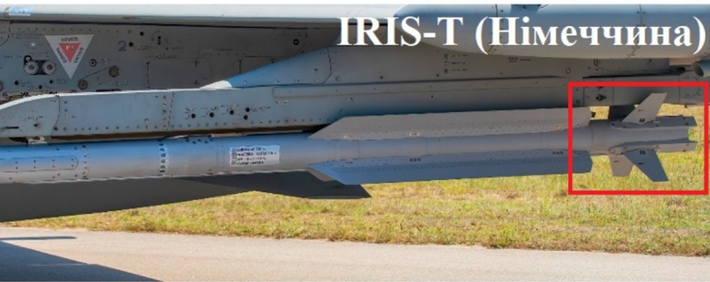 Hãng thông tấn trung ương Triều Tiên (KCNA) đã công bố những bức ảnh cho thấy tên lửa không đối không mới này khá giống với tên lửa không đối không IRIS-T của Đức. Ảnh: @KCNA.