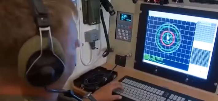 Về vấn đề này, Đại tá Pavel Grebenchuk thuộc Bộ Quốc phòng Belarus tuyên bố: “Việc bổ sung lô hệ thống tên lửa đất đối không Tor-M2 mới của Nga cho lữ đoàn thể hiện sự gia tăng năng lực tác chiến của chúng tôi, từ đó khả năng hoàn thành nhiệm vụ phòng không cho các mục tiêu được giao sẽ tốt hơn”. Ảnh: @ Military Review.
